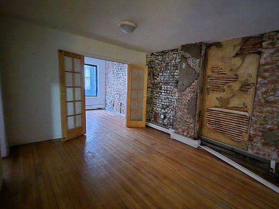 5th image of 127 E 28th St APT 2R