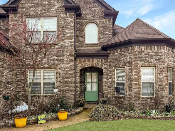 270 Running Brook Ln, Oakland, TN 38060