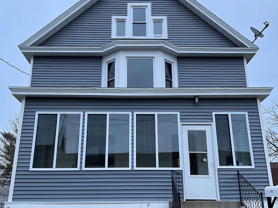 Exterior front entryway