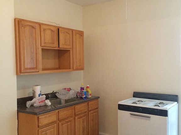 3rd image of 5 East St APT 1R