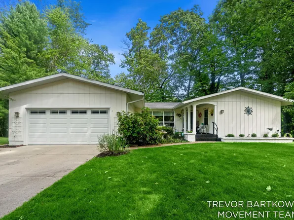 1292 Edinborough Dr, Norton Shores, MI 49441