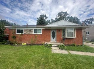 26216 Wexford Rd, Warren, MI 48091
