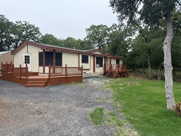 220 Jeffery Dr — Photo 1