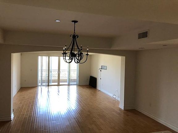 4th image of 1530 S Centinela Ave APT 304