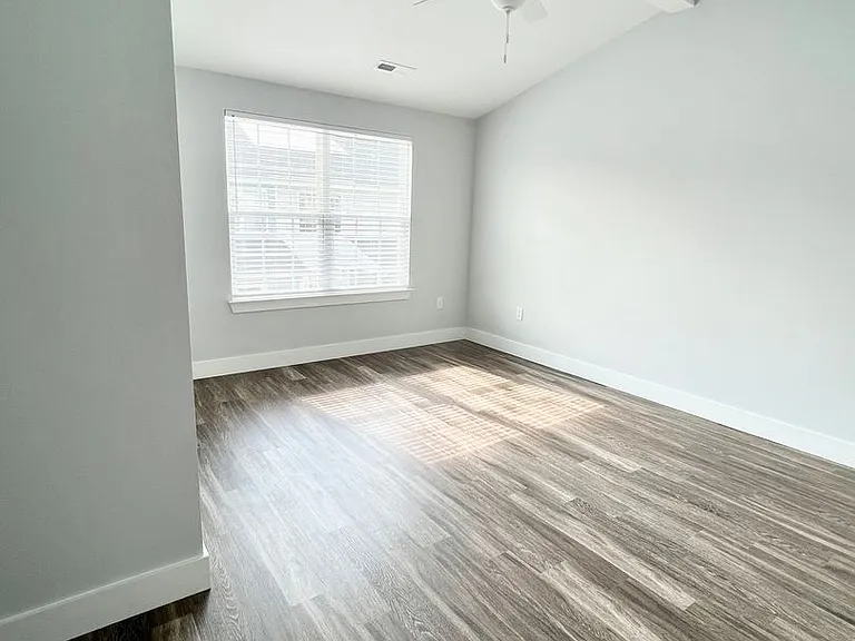 2705 Mercer Dr — Photo 8