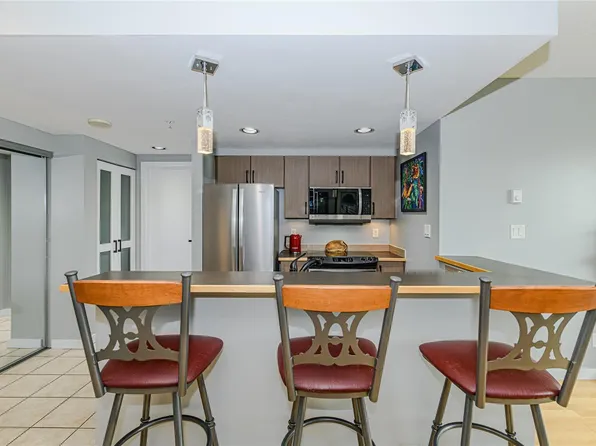 732 Cormorant St #705, Victoria, BC V8W 4A5