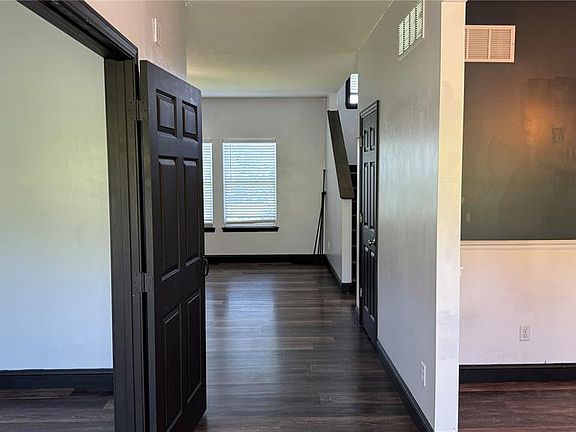 4th image of 3113 Cambridge View Ct
