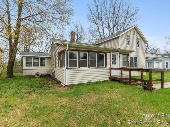 425 S Cedar St, Allegan, MI 49010