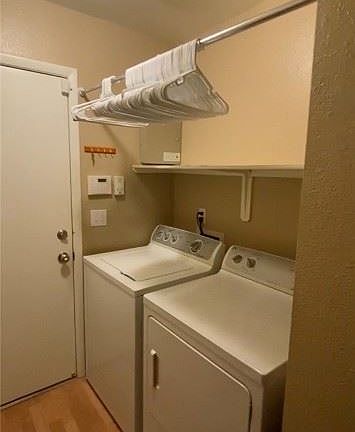 5th image of 390 Dooley Dr