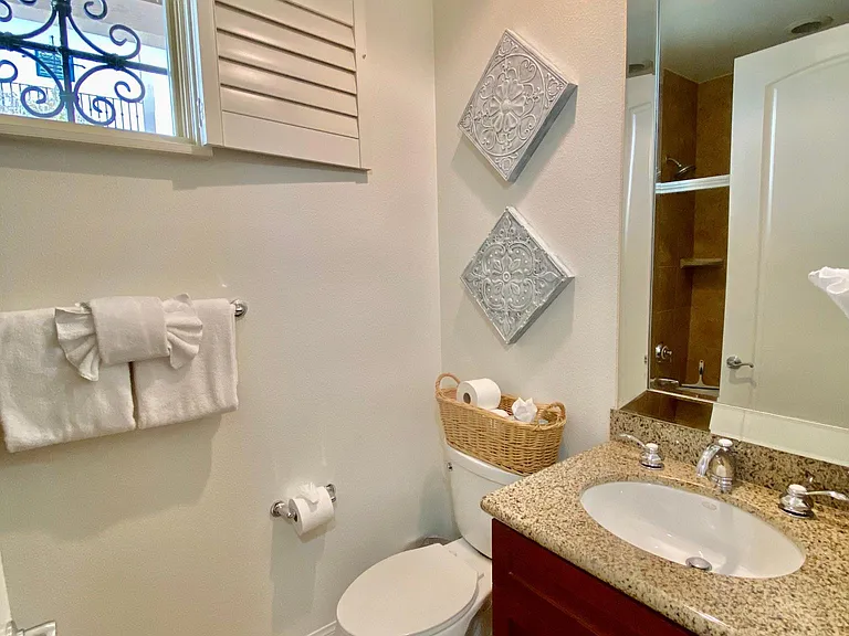 3RD BATHROOM WITH TUB/SHOWER