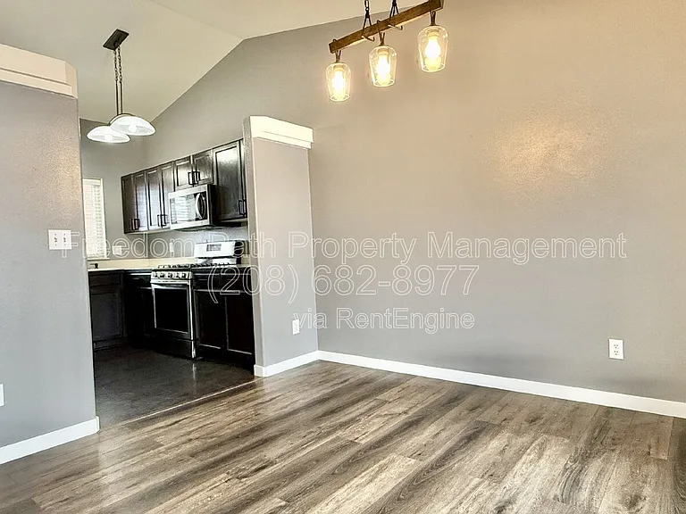 1382 W Tanager Ave — Photo 9
