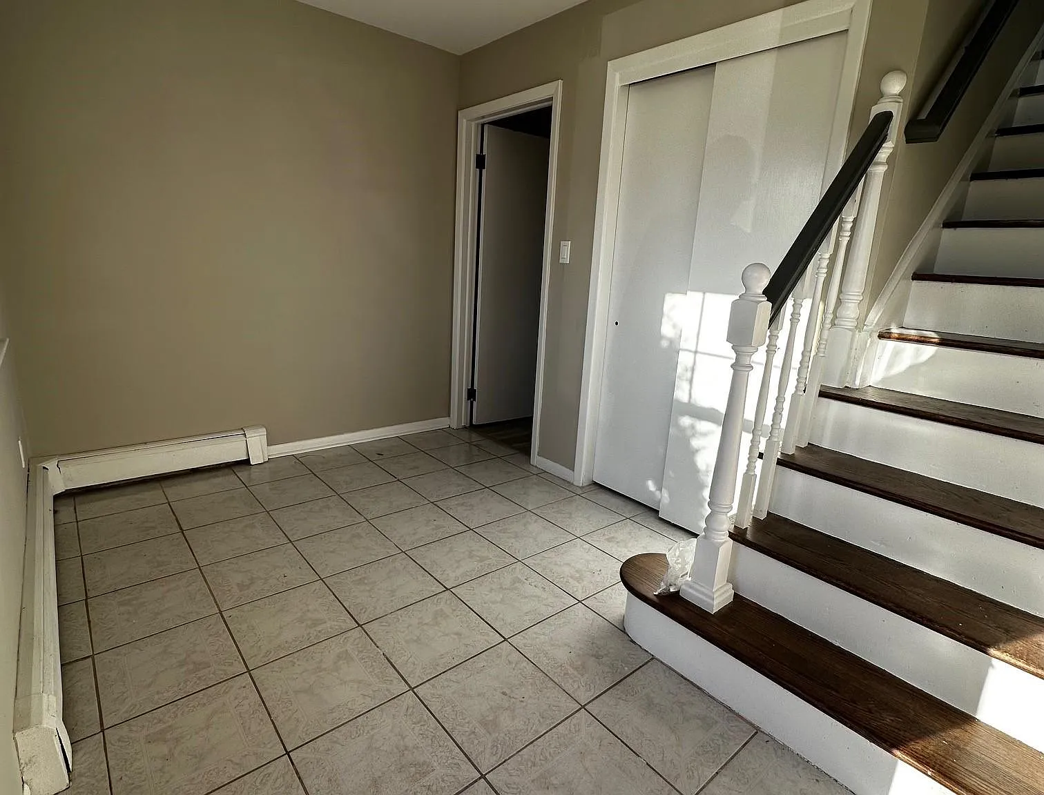 4 bed, 2.5 bath, 2058 sqft, $4,200 — Photo 2