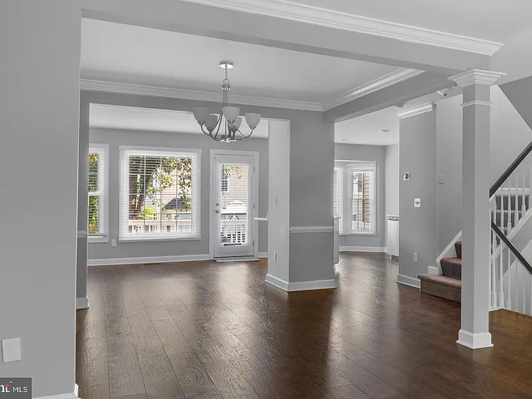 7439 Heatherfield Ln — Photo 6