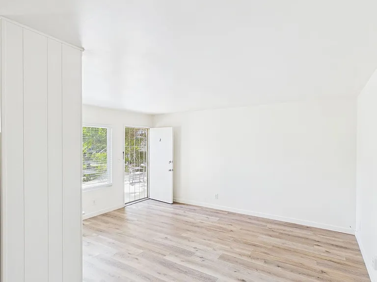 4582 Maryland Street — Photo 9