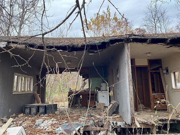 5th image of 130 Northshore Ln