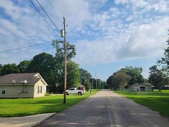 Exterior Neighborhood (street photo)