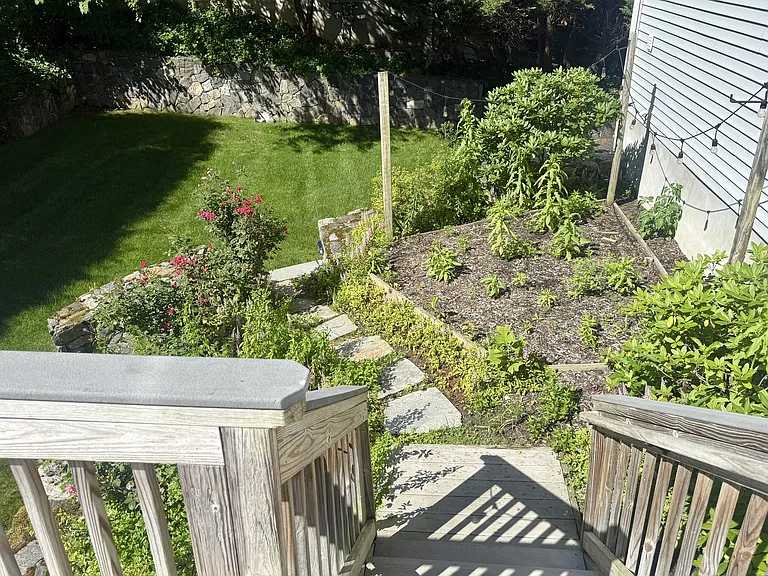 deck steps to back yard