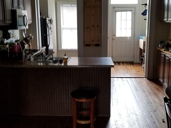 5th image of 106 1/2 E Clay St