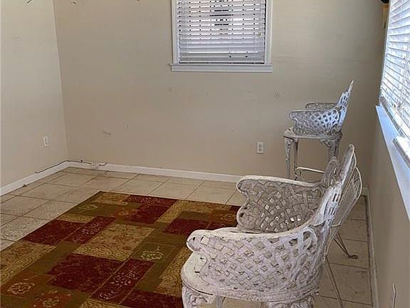 4th image of 2224 Robert E Lee Blvd