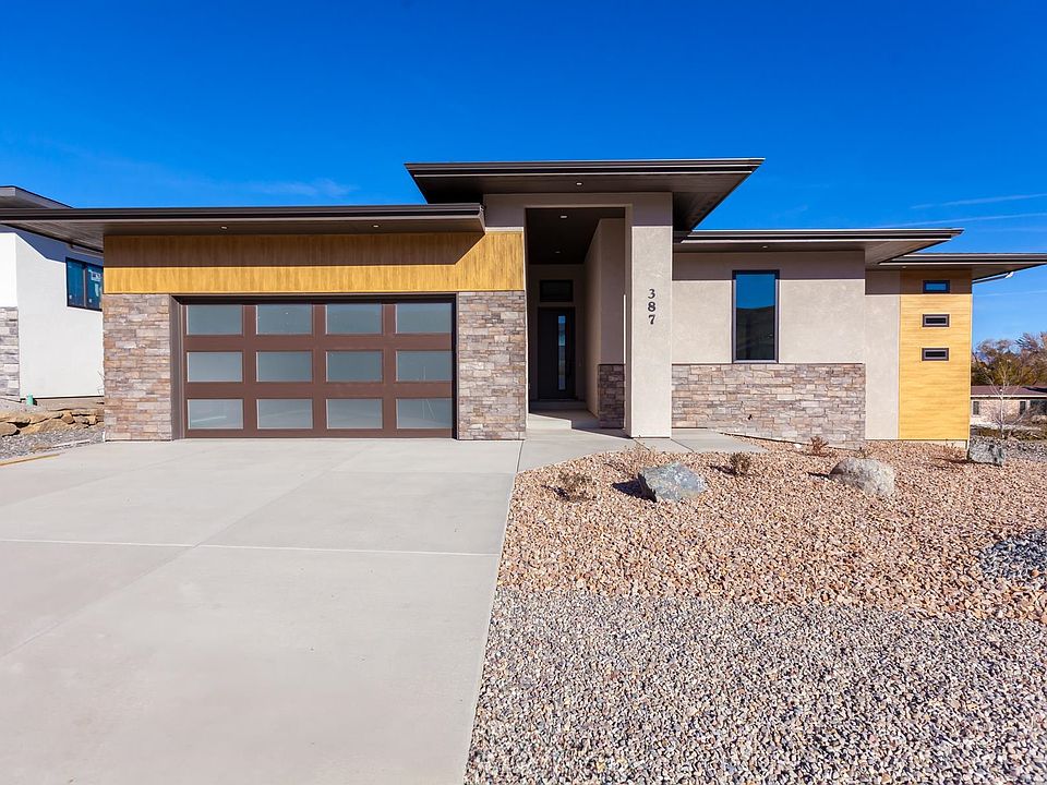 1st image of 387 Aiguille Dr