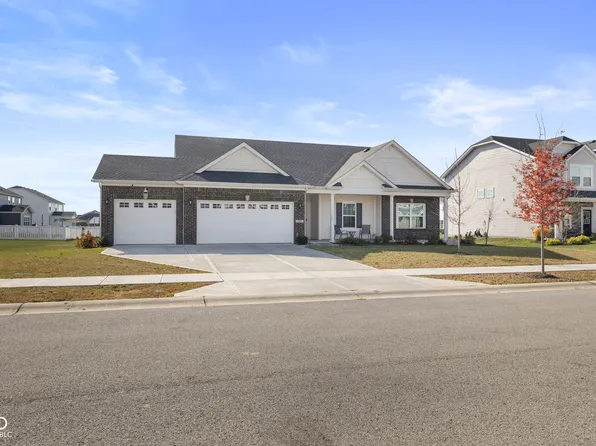7067 Hart St, Cumberland, IN 46229