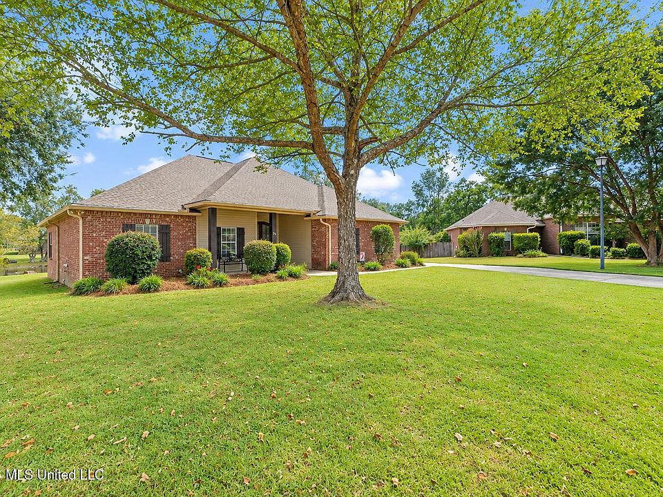 1st image of 25 Lakeland Cir