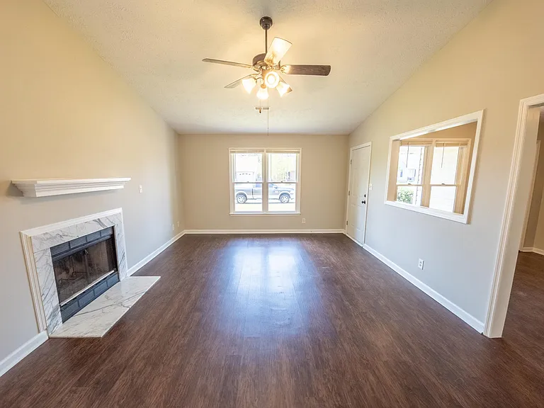 2935 Chillingworth Dr — Photo 3