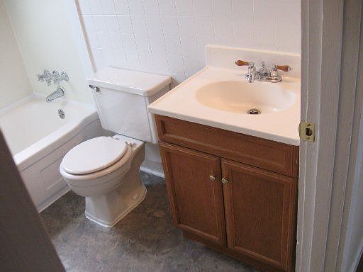4th image of 117 James Ave