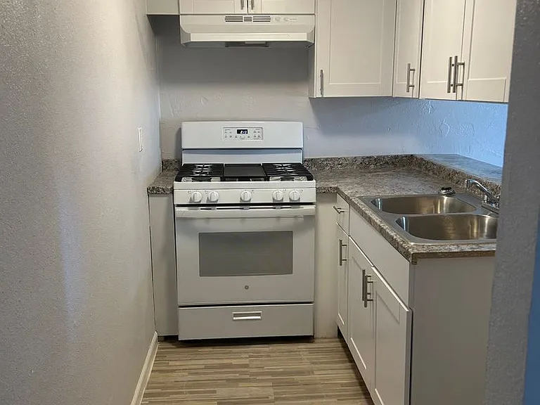 1940 W University Dr — Photo 22