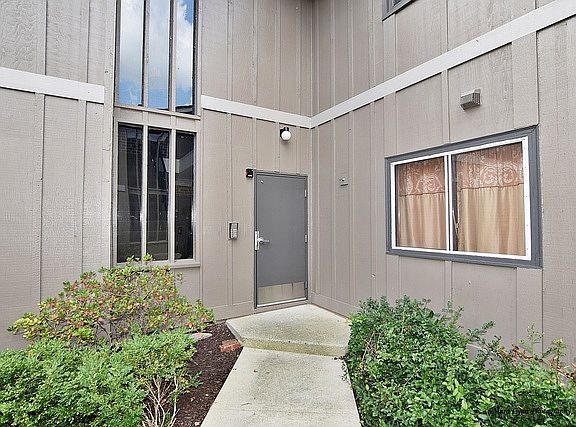 2nd image of 2S404 Emerald Green Dr Unit D