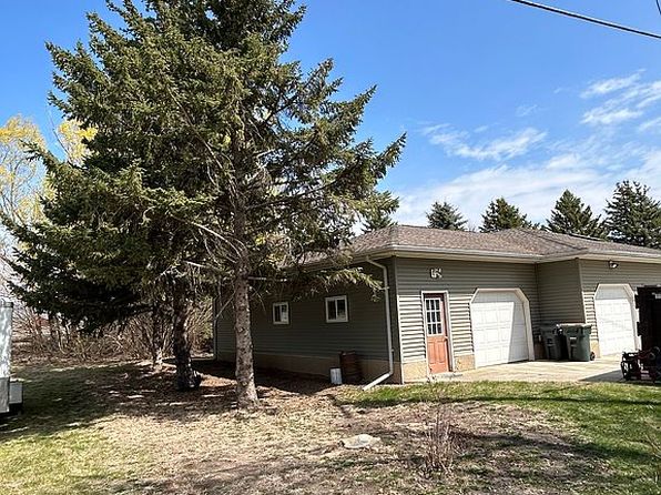 300 E Lyon St, Minneota, MN 56264