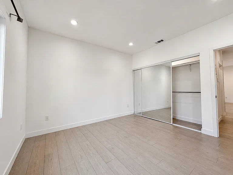 10723 Rhodesia Ave — Photo 7