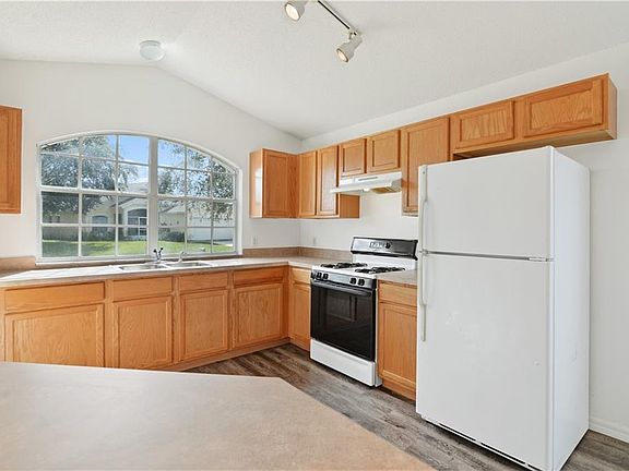 3rd image of 336 Prince Charles Dr