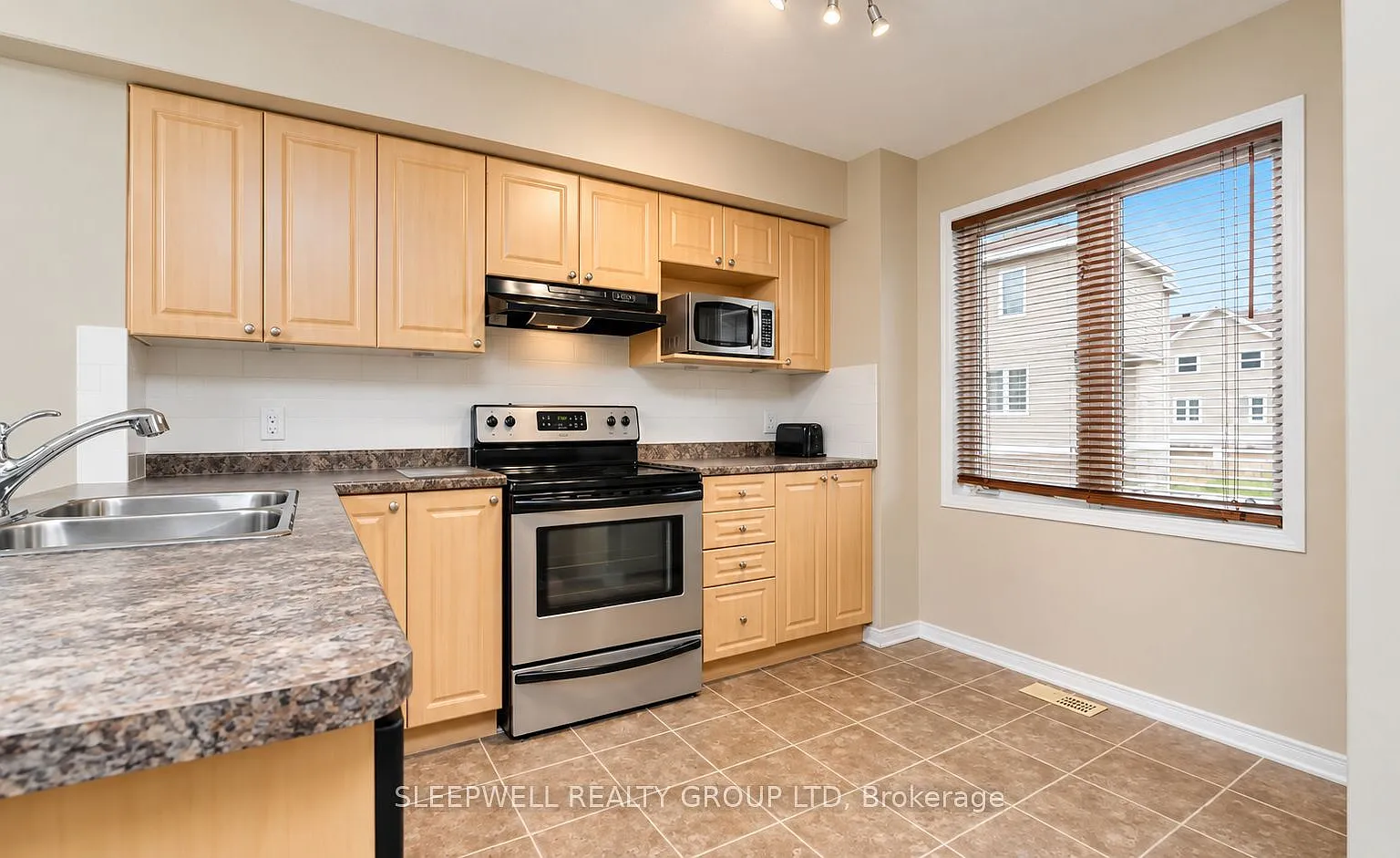 3 bed, $2,400 — Photo 2