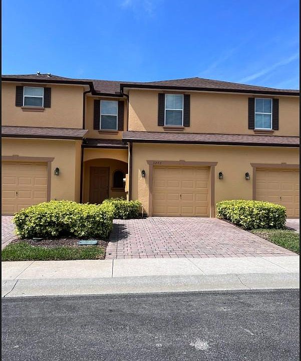 1st image of 3240 Retreat View Cir