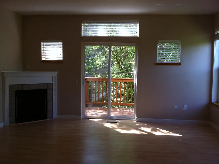 735 SW Dillan Dr — Photo 3