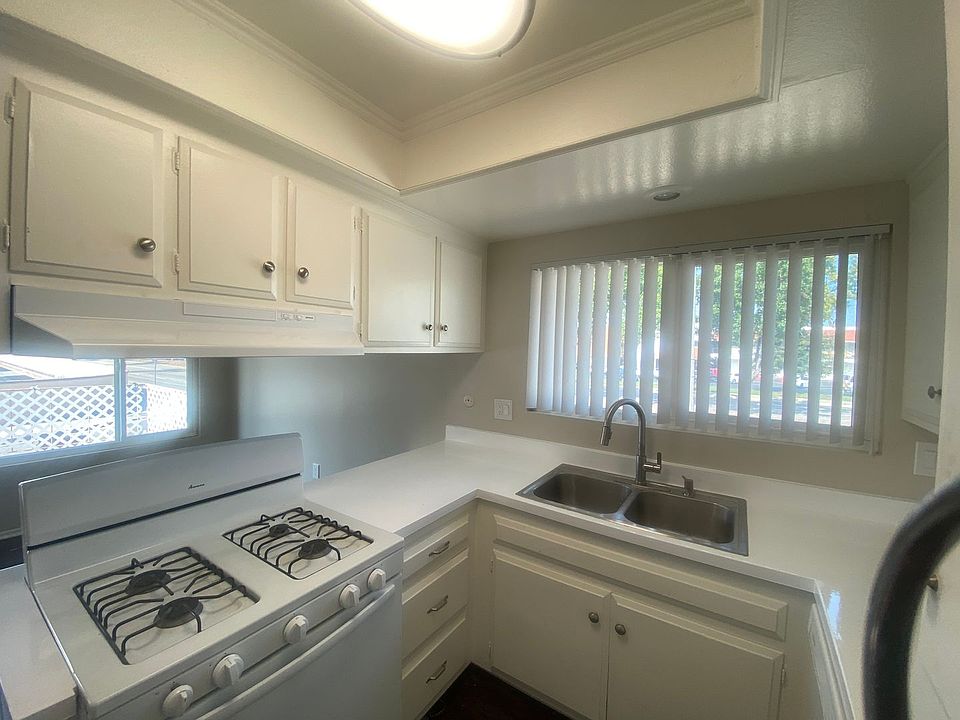 1st image of 3626 S Marine St APT 4