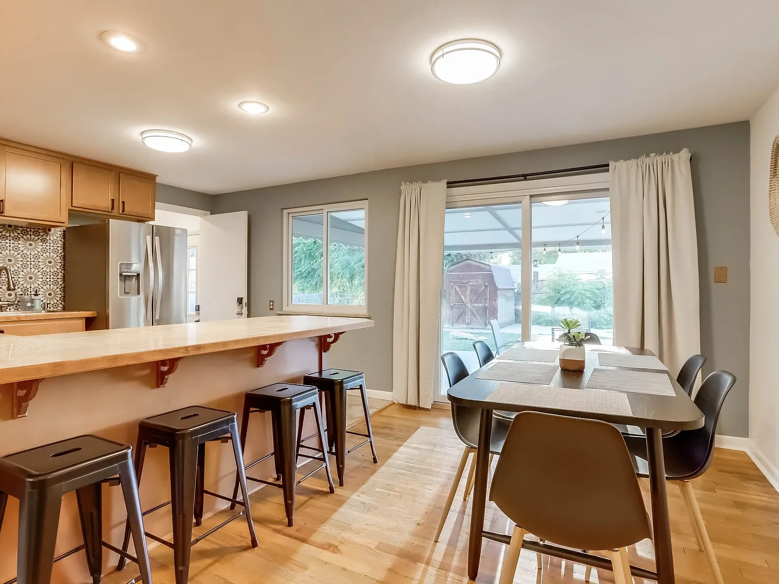 4 bed, $7,875 — Photo 2