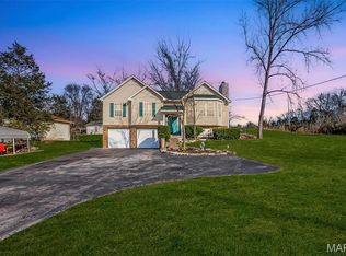 1174 Scenic Dr, Herculaneum, MO 63048
