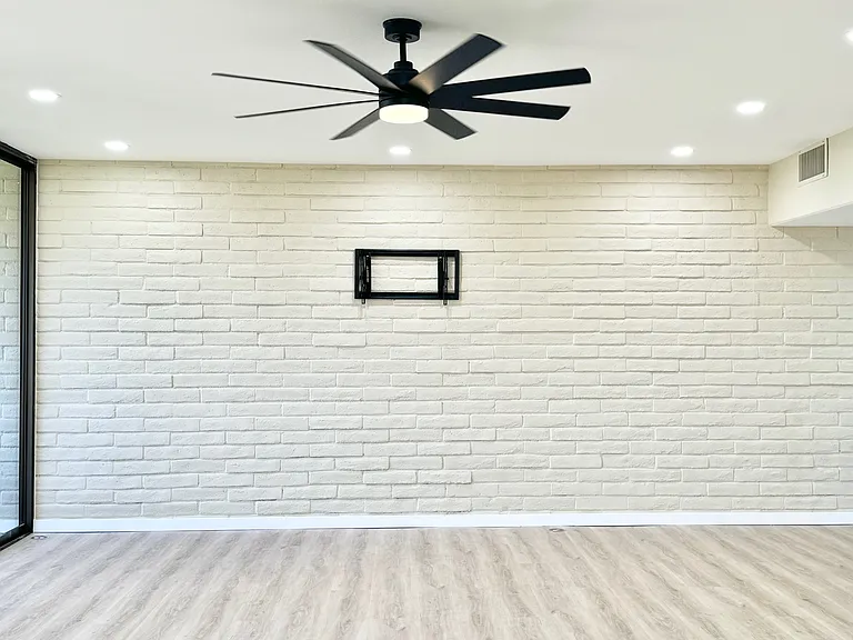 1200 Riverside Dr #1270 — Photo 13