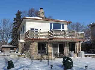 N29W27397 Peninsula Dr, Pewaukee, WI 53072