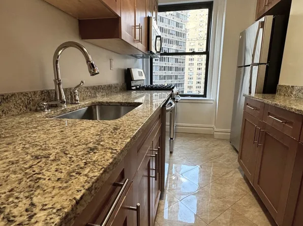 405 East 54th Street image 10 of 19