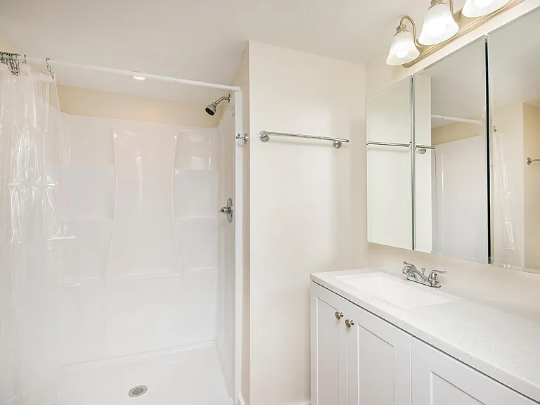 935 Victory Dr SW #B — Photo 11