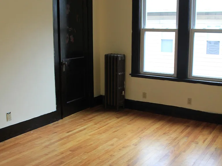 121 Illinois St #2 — Photo 15