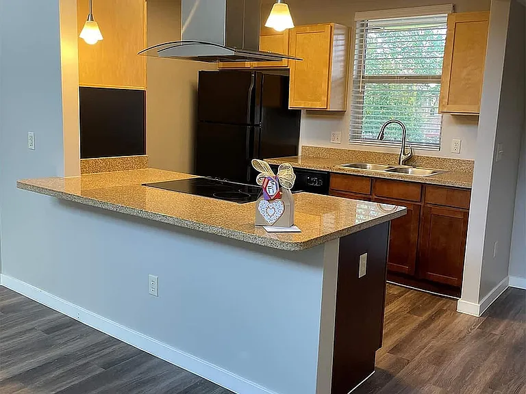 1 Bed 1 Bath Upstairs