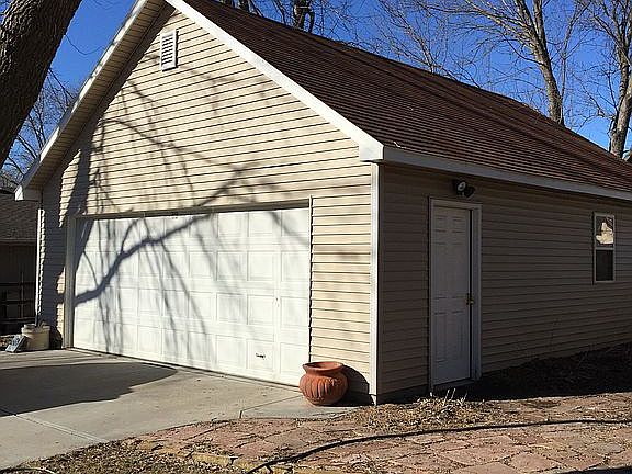 detached garage