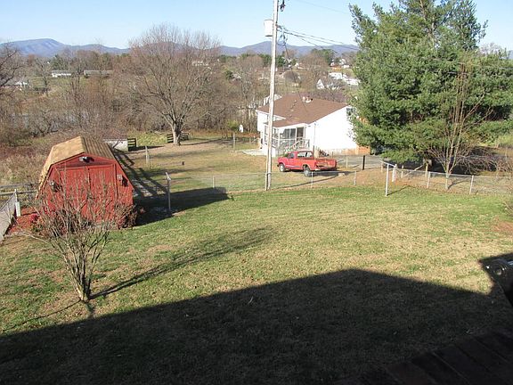 3rd image of 6262 Nell Cir
