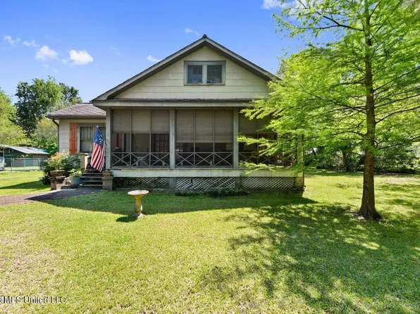 506 Ward Ave, Ocean Springs, MS 39564