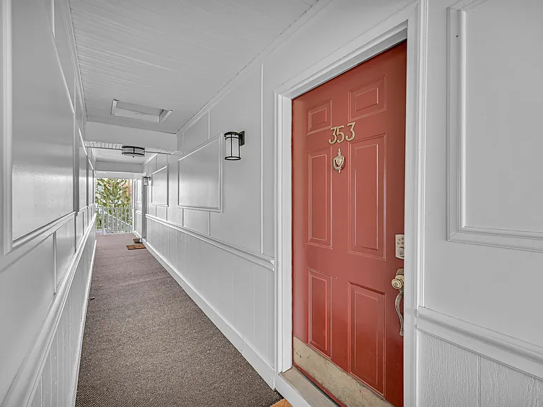 353 Cottonwood Way — Photo 2