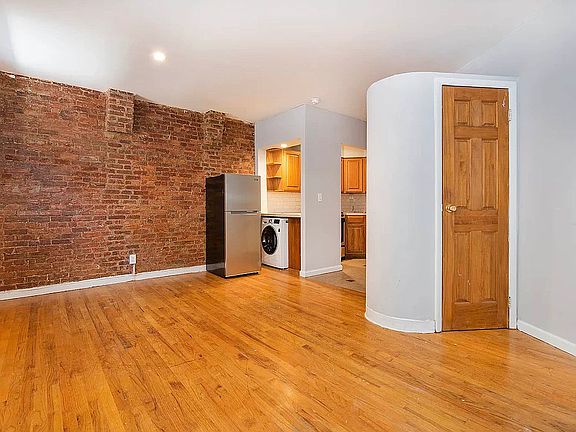 4th image of 506 E 6th St #1A